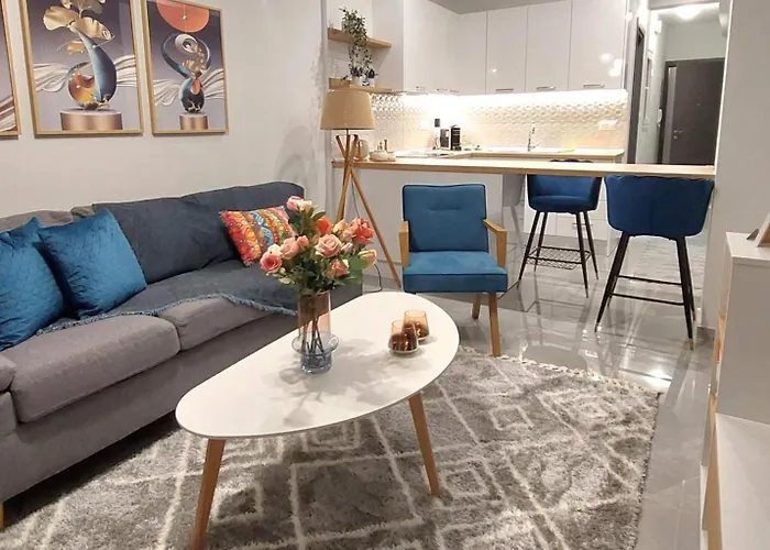 Delta-Central Elegant Apartment By Optimum Link
