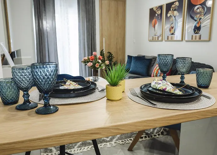 Delta-Central Elegant Apartment By Optimum Link